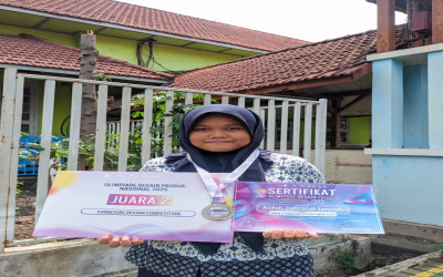 Siswi SMKN 2 Surabaya Raih Juara 2 Olimpiade Desain Produk Nasional Kategori Furniture