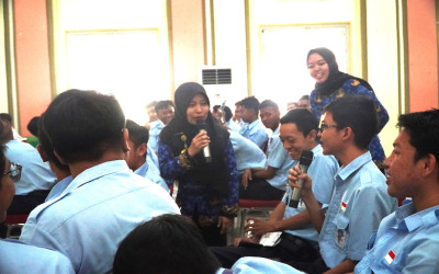 Kegiatan penyuluhan jabatan kepada siswa kelas XII oleh Dinas Tenaga Kerja Prov. Jawa Timur