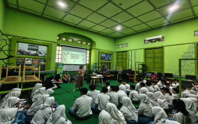 Kegiatan Industri Mengajar atau Guru Tamu dari Hompimpa di SMKN 2 Surabaya sebagai Persiapan Pra-Magang Siswa Jurusan Animasi