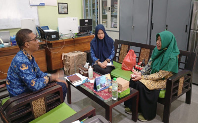 Pengawasan dan Monitoring PSAJ (Penilaian Semester Akhir Jenjang) oleh Ibu Dra. Elok Wiwin Herawati di SMK Negeri 2 Surabaya dalam Upaya Meningkatkan Mutu dan Akuntabilitas Pendidikan