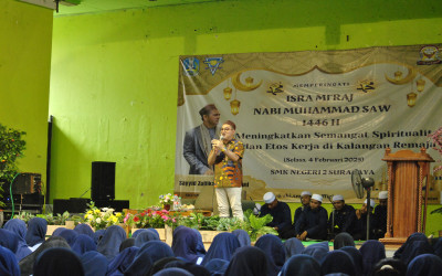 SMK Negeri 2 Surabaya Sukses Gelar Acara Peringatan Isra' Mi'raj dengan Tema Meningkatkan Semangat Spiritual dan Etos Kerja