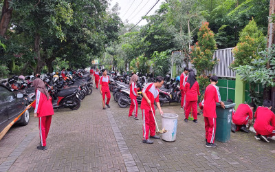 SMK Negeri 2 Surabaya Sukses Gelar Kegiatan Wiyata Mandala, Perkuat Sinergi dan Kebersamaan Warga Sekolah