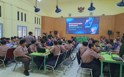 Workshop Simulasi Software Arduino IDE dan Proteus di SMK N 2 Surabaya