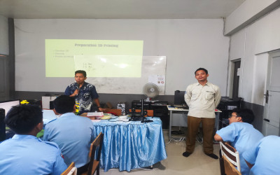 Pelatihan Perancangan Sistem Transmisi Otomatis Dengan Software CAD oleh Departemen Teknik Mesin FT-IRS ITS di SMKN 2 Surabaya