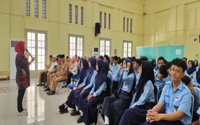 Siswa dan Guru SMK Negeri 2 Surabaya Ikuti Sosialisasi Uji Kemahiran Berbahasa Indonesia oleh Balai Bahasa Jawa Timur